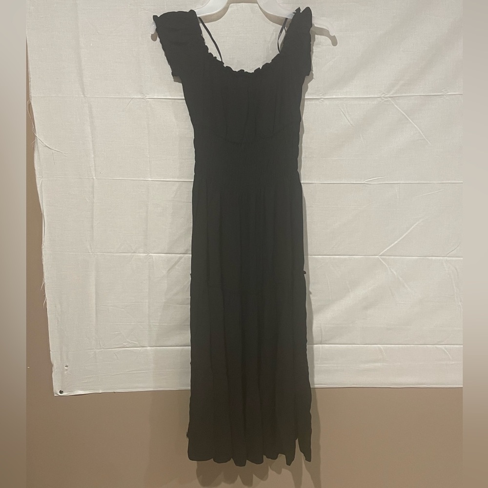Off the shoulder black dress. Forever 21